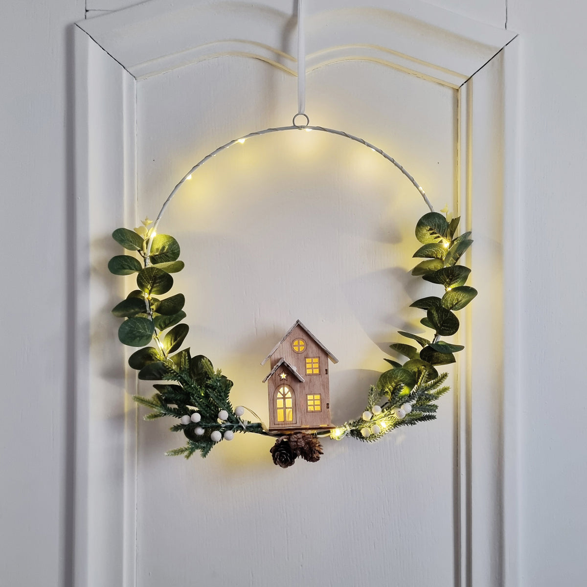 Ring | 20 warmweiße LEDs | Holzhäuschen