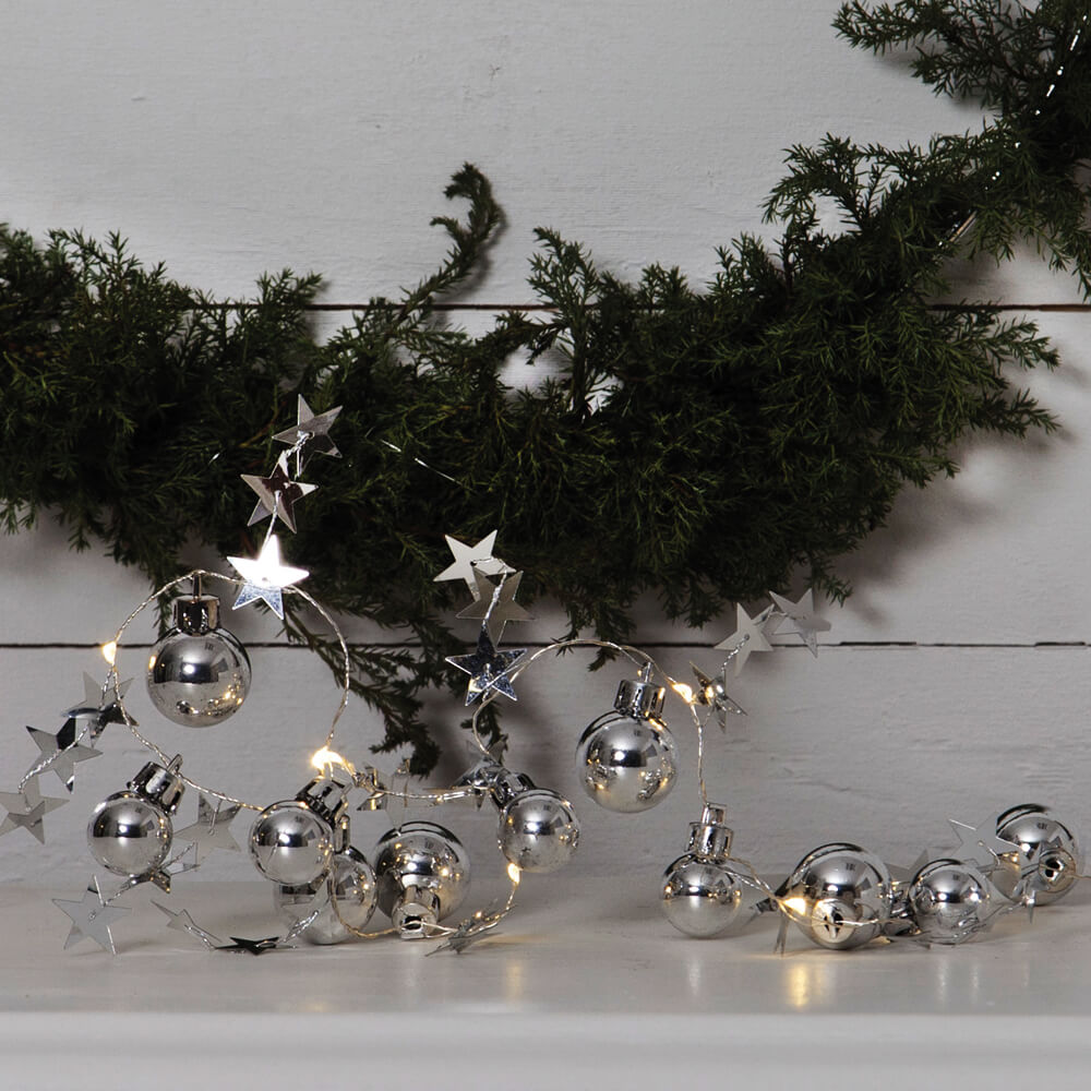 LED-Lichterkette XMAS | Warmweiß | Kugeln und Sterne