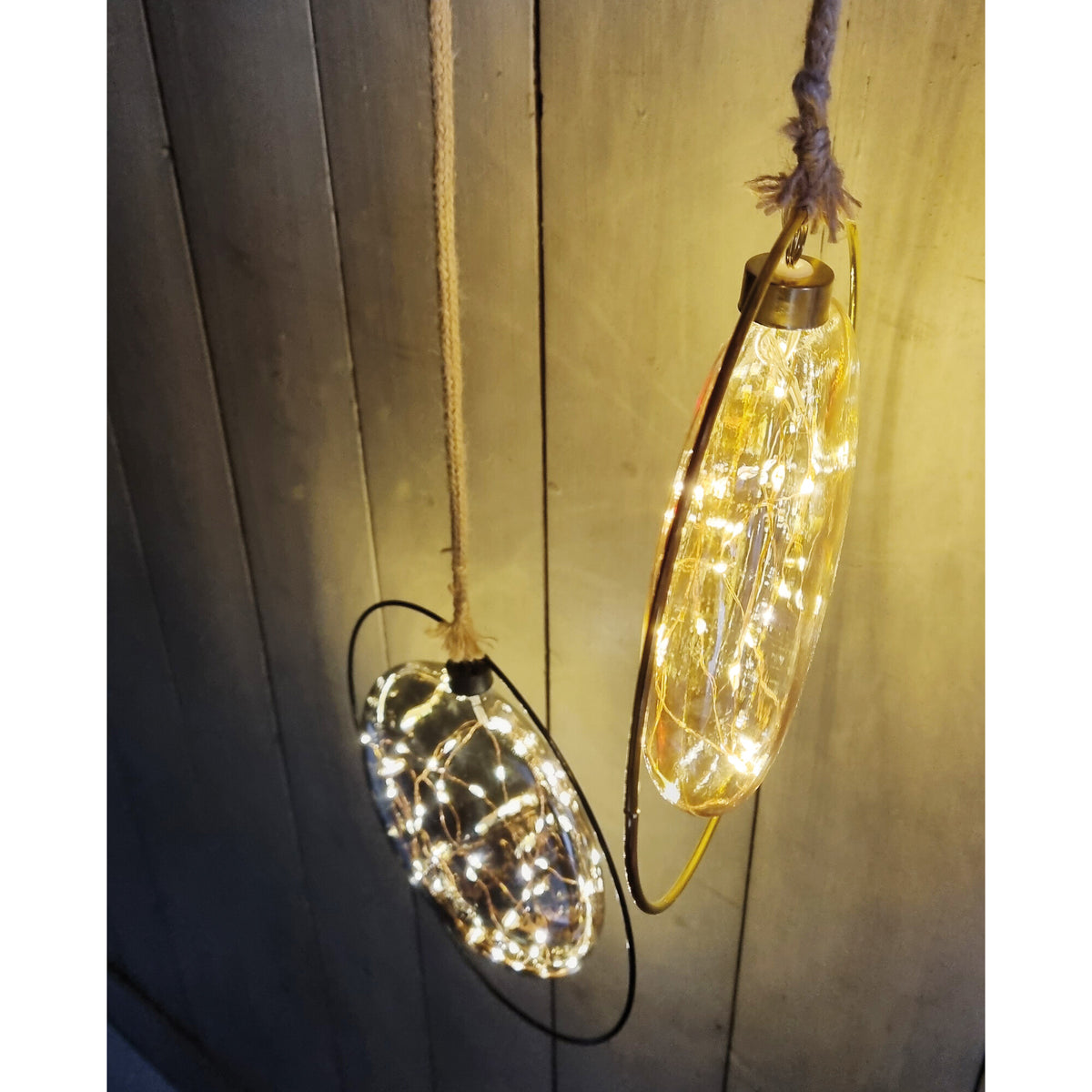 Glaskugel | 40 warmweiße LEDs | Metallring & Schiffstau