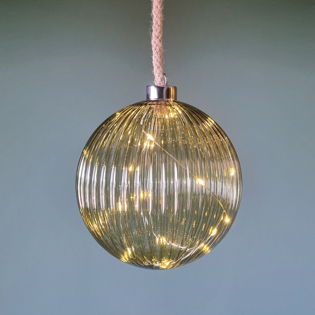 Glaskugel | warmweiße LEDs | grün Streifenmuster