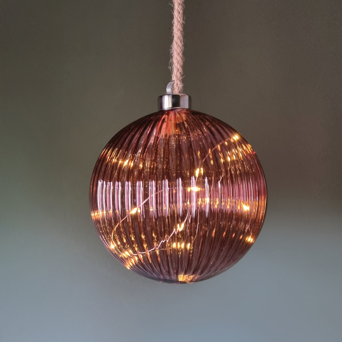 Glaskugel | warmweiße LEDs | rosa Streifenmuster