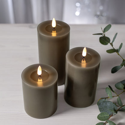 Bougie pilier en cire véritable | FLAMME FLOW | gris-brun | 1 LED vacillante blanc chaud