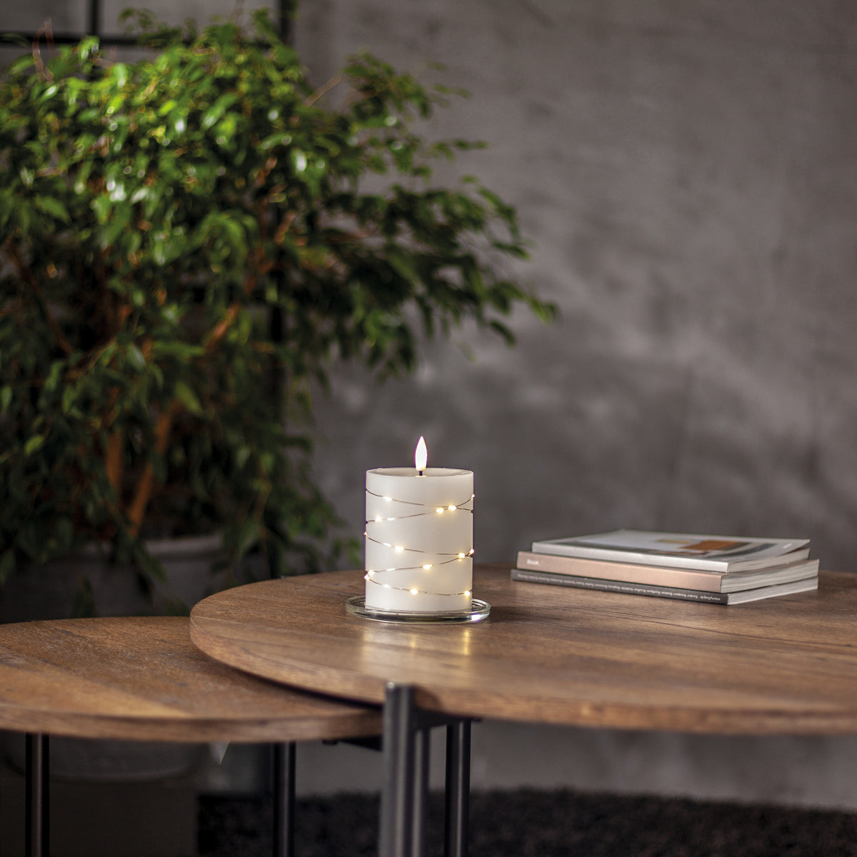 Echtwachskerze | FLAMME DEW | 25 warmweiße LEDs | weiß