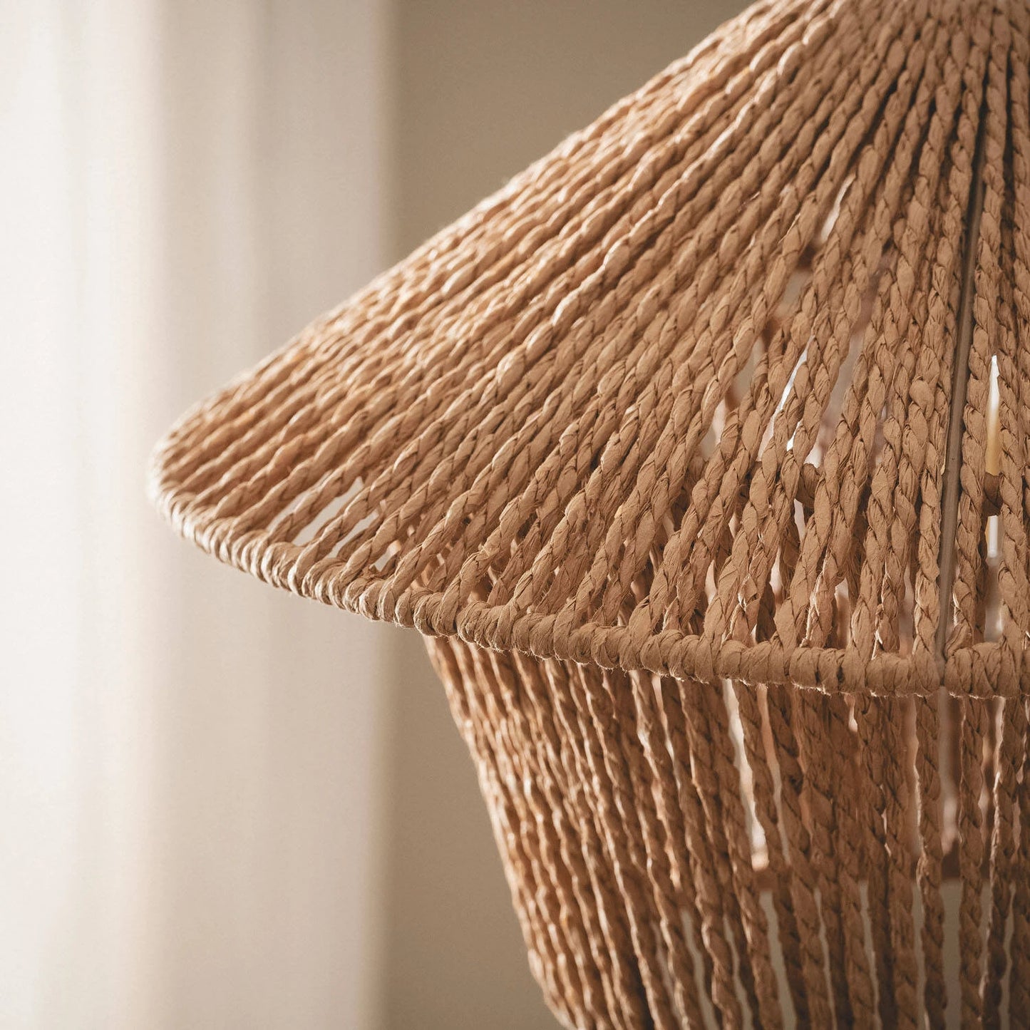 Pendelleuchte Ilai aus geflochtenem Papier | Natürliche Designleuchte
