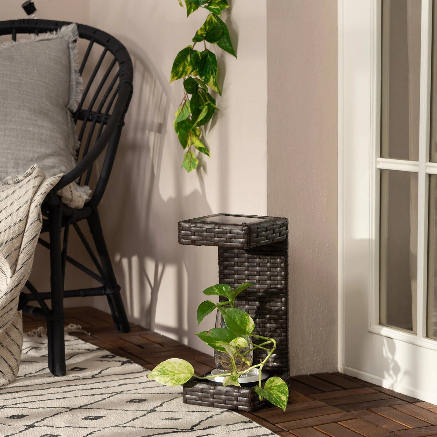 Solar-Tischleuchte Agra aus Rattan | LED-Außenleuchte für Pflanzen & Dekoration