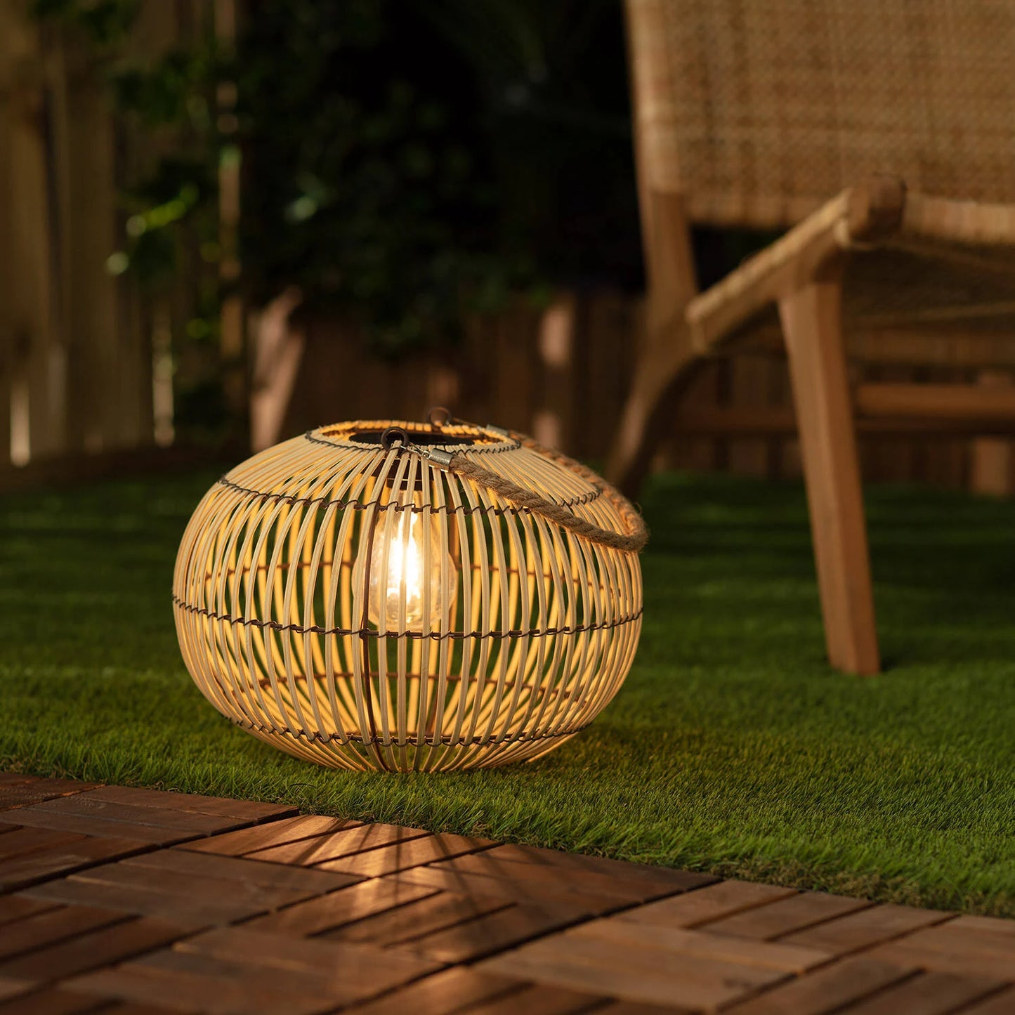 Solar-Tischleuchte Sipur aus Bambus | LED-Gartenleuchte mit natürlichem Charme
