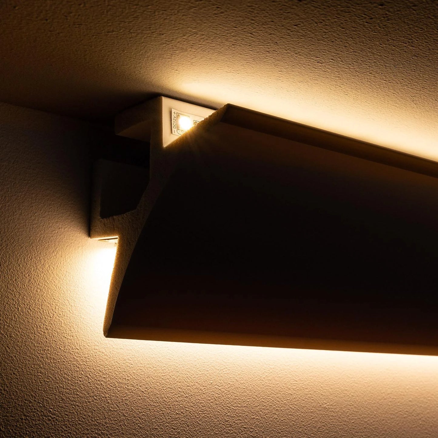 Sockelleiste für 2 LED-Streifen 2m Bogen