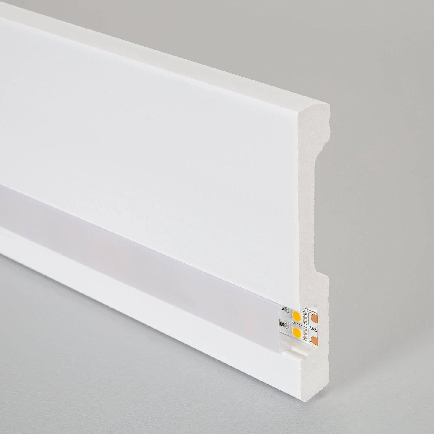 Fussleiste Für LED Streifen Classic mit durchgehender Abdeckung